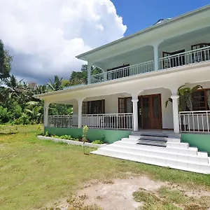 Petit Baie Chalet